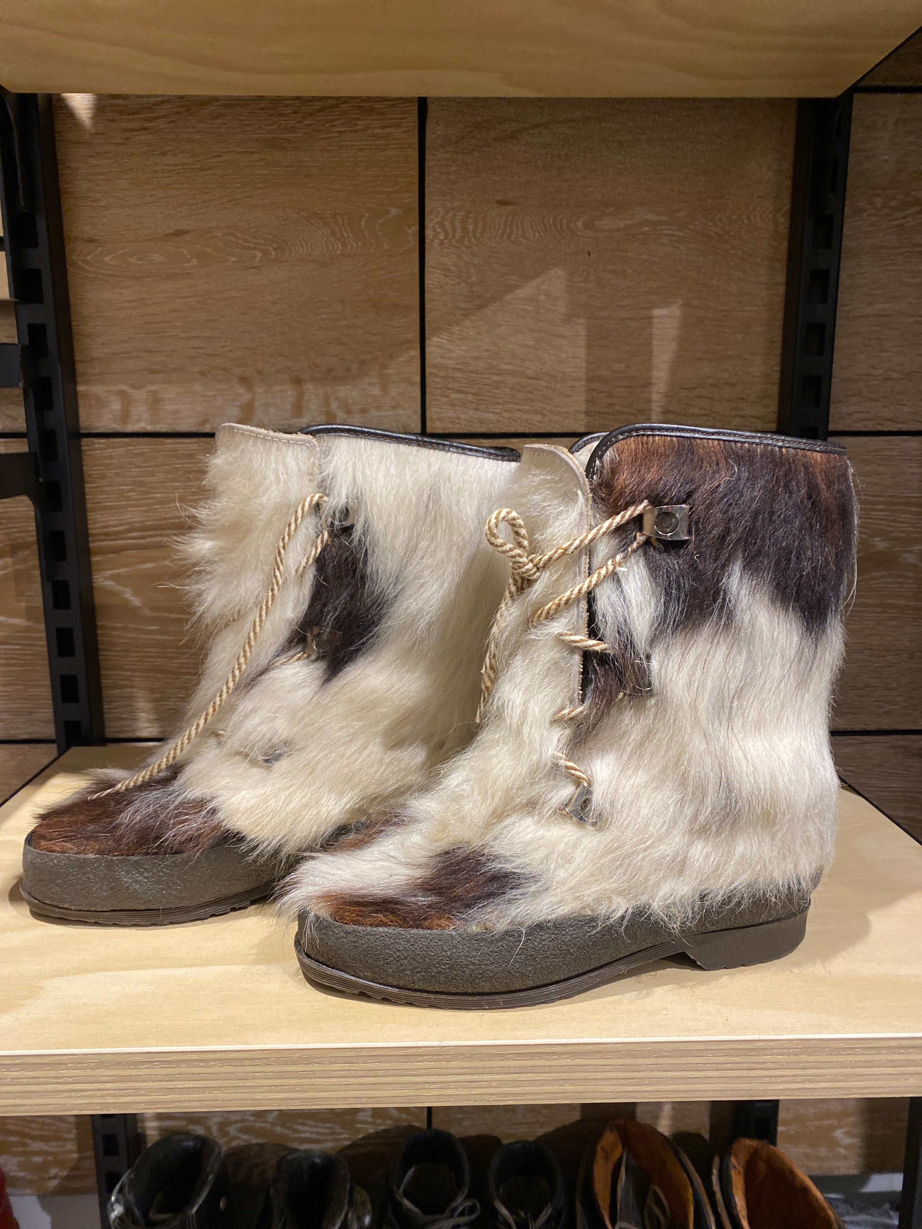 Vintage Modele Depose Cream & Brown Fur Après Snow Boots