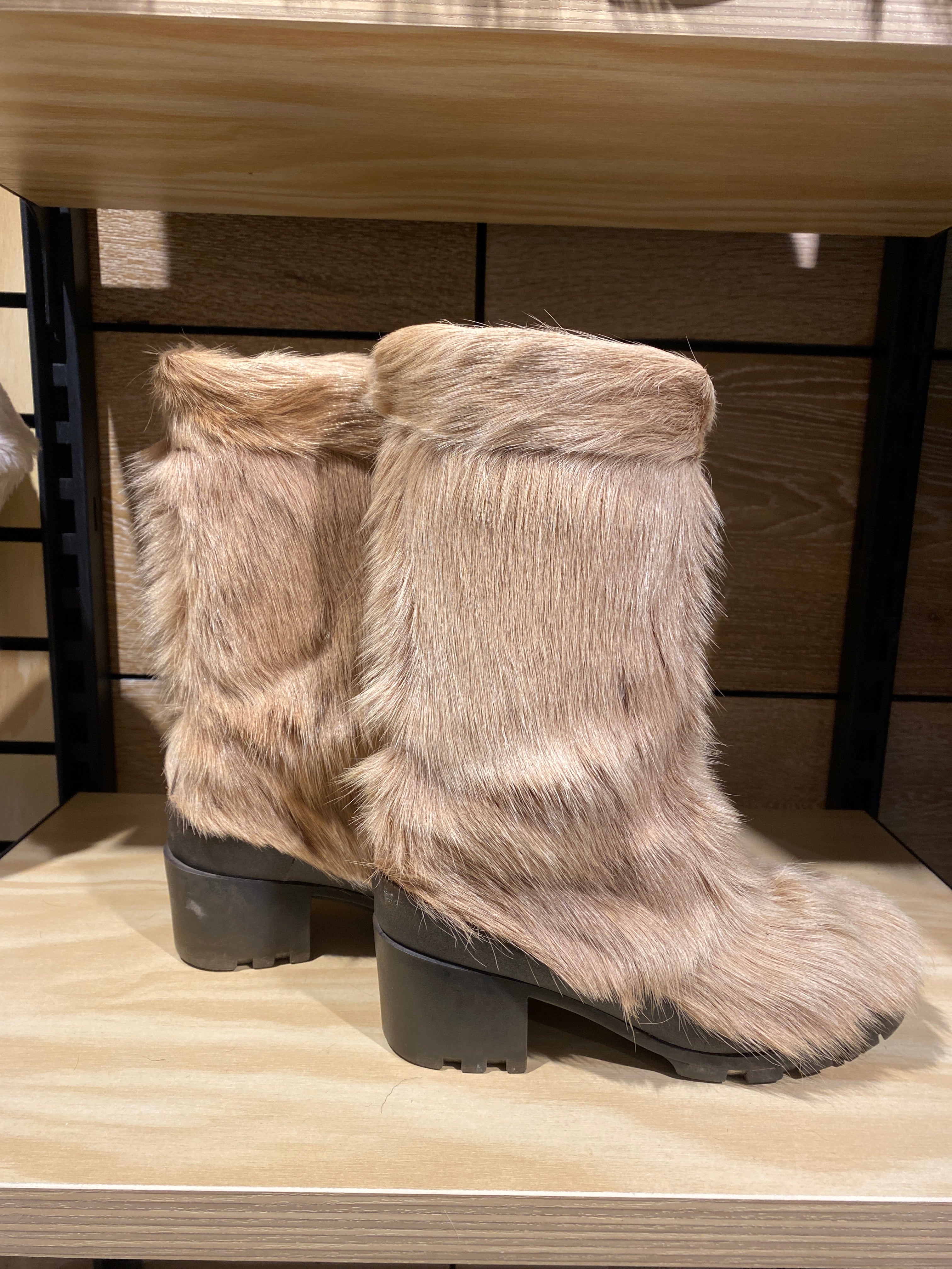 Vintage Tecnica Caramel Blonde Goat Fur Après Snow Boots