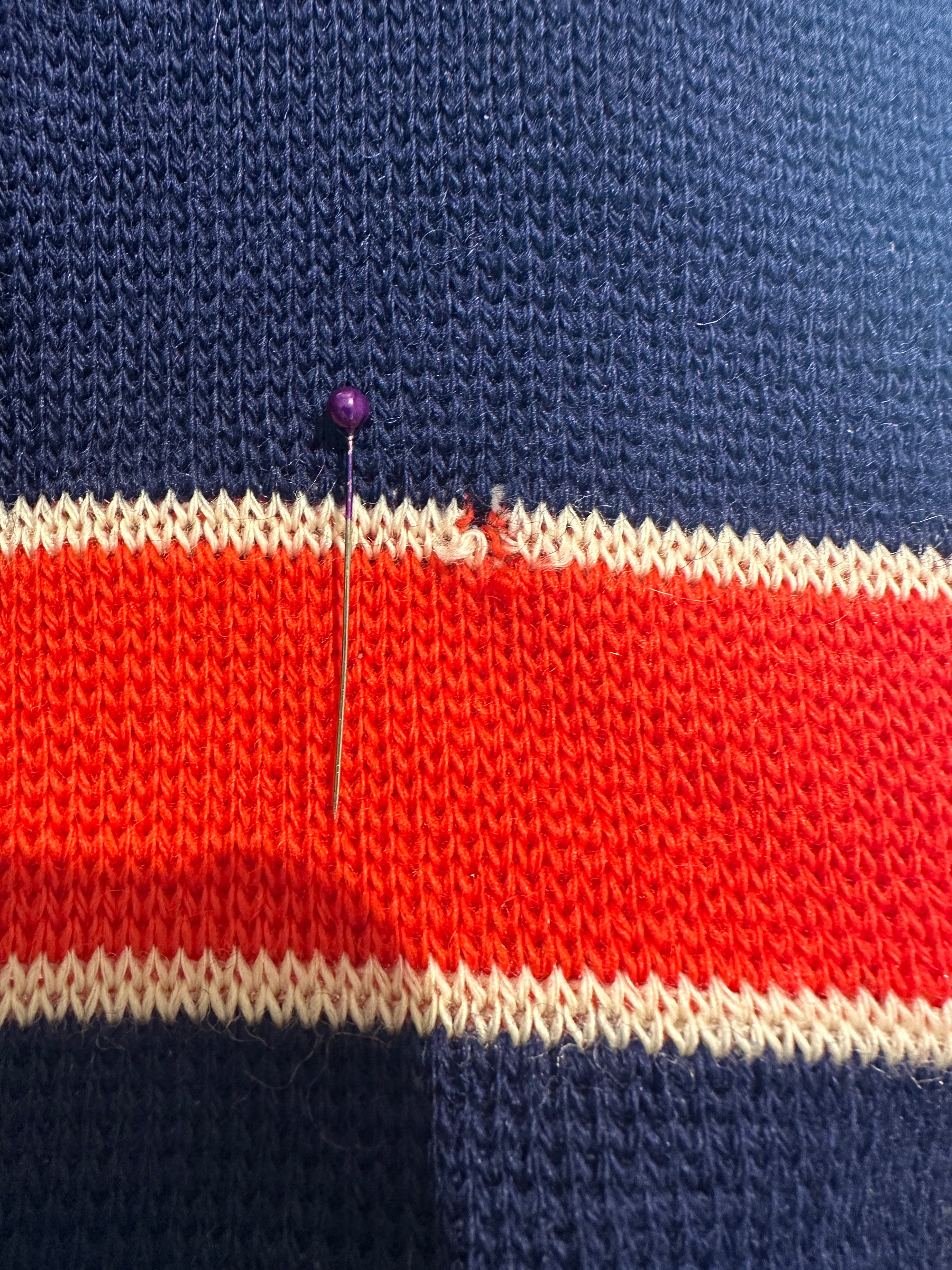 Vintage The Australian Outback Collection Navy Blue Red Skiing Kangaroo Jumper. Hole 1