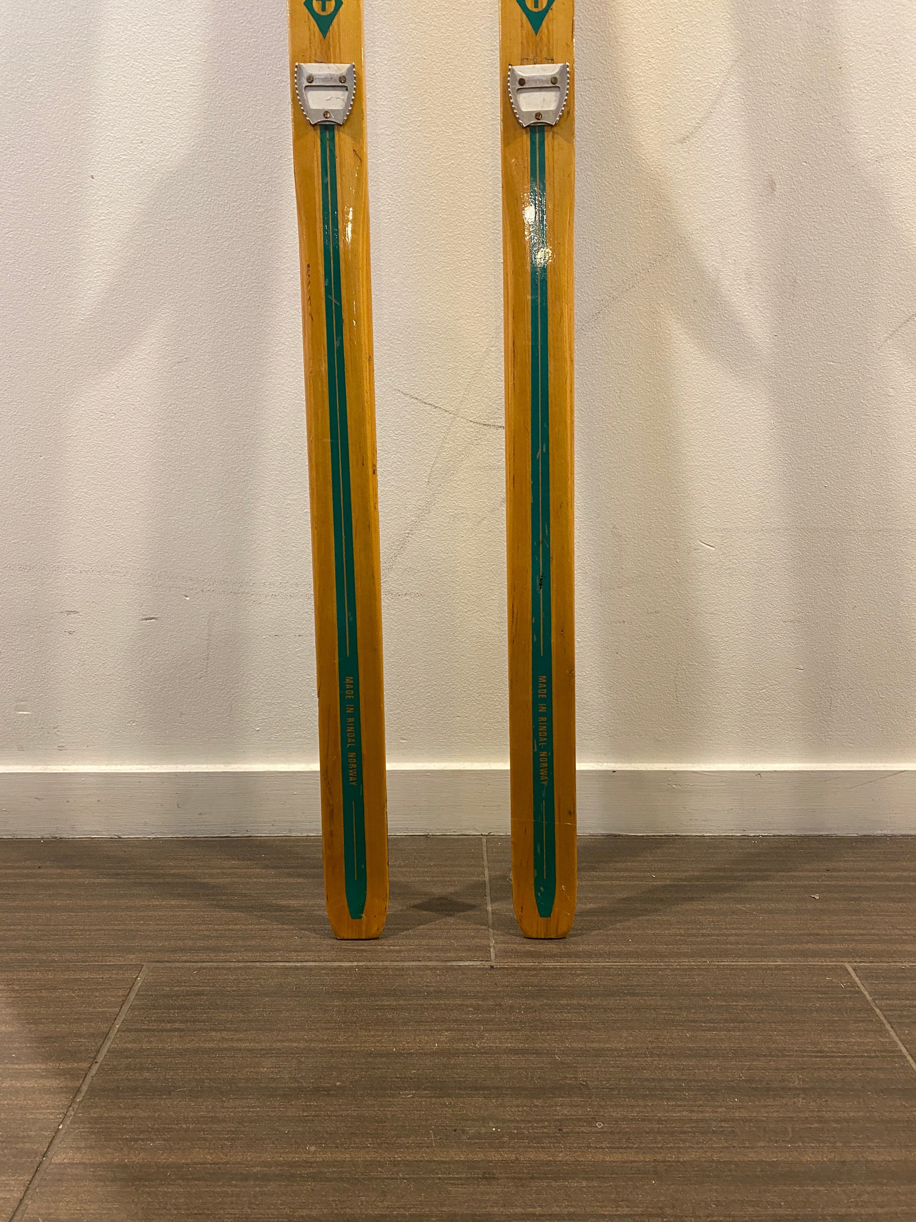 Vintage Troll 197cm pair, mounted with vintage 3-pin Villom bindings. Ski tail/end
