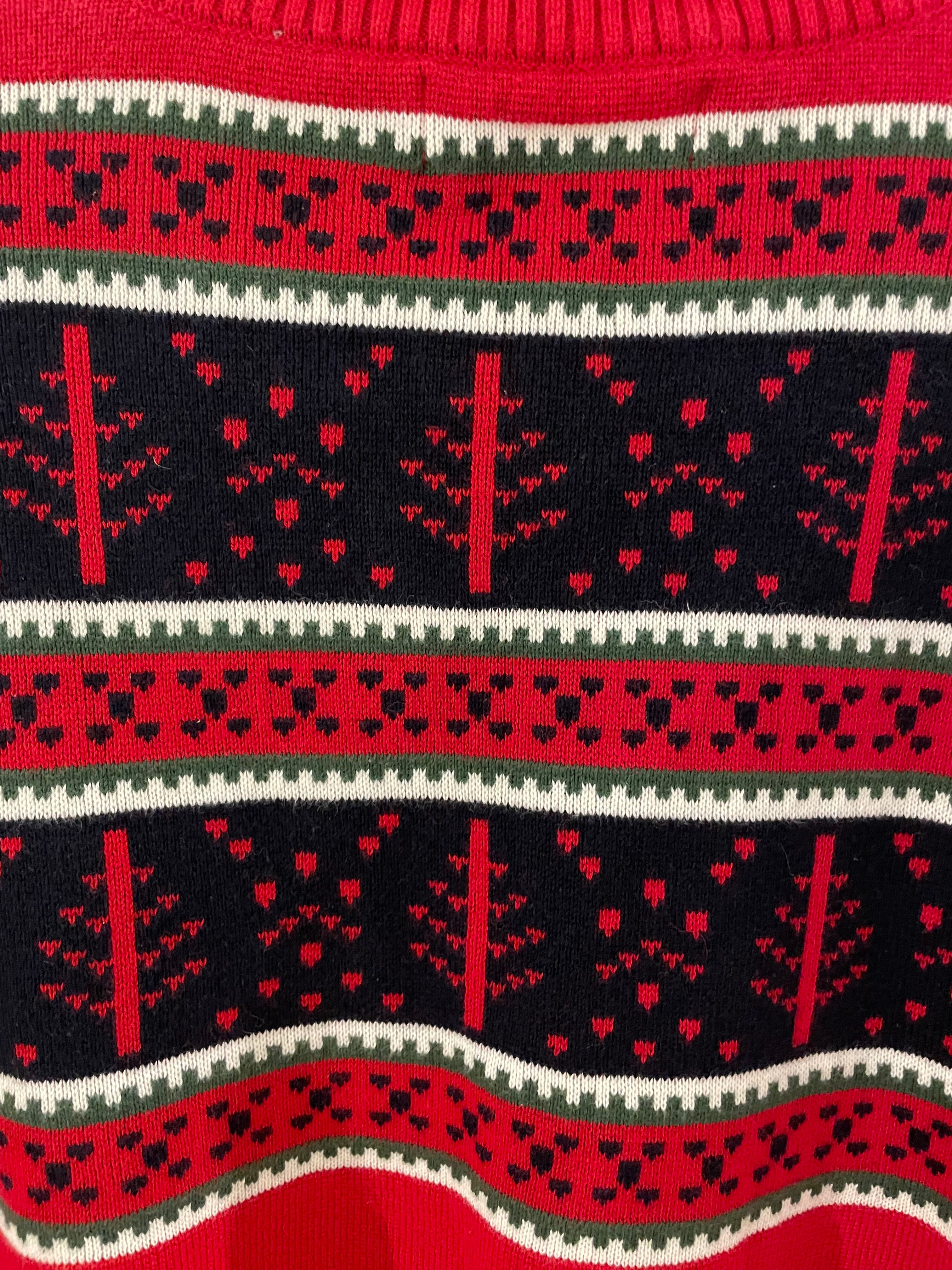 Vintage Nautica Red Fair Isle Style Pattern Jumper. pattern closew up