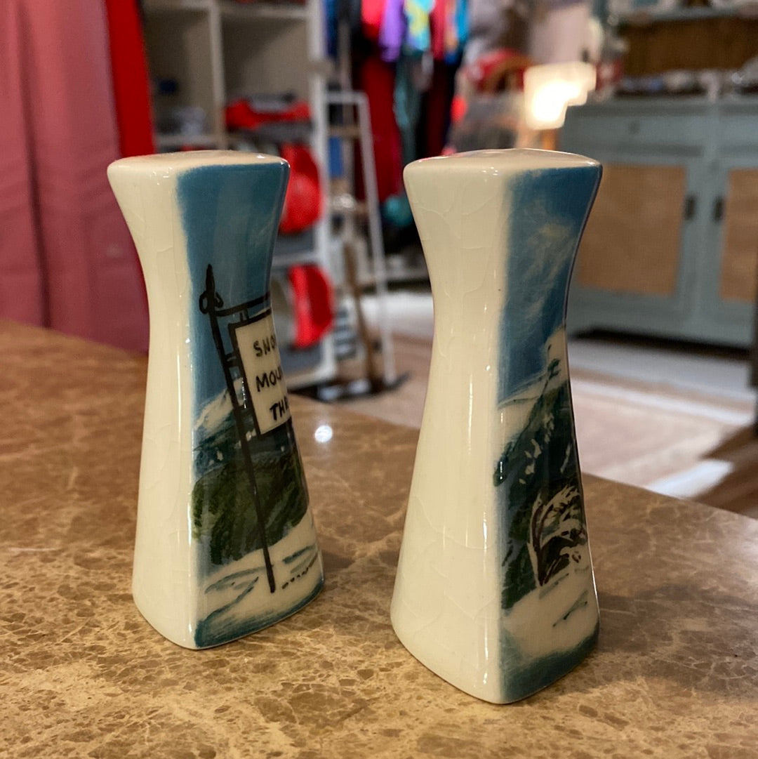 Vintage Studio Anna Snowy Mountains Thredbo Salt & Pepper Shakers. Other side view