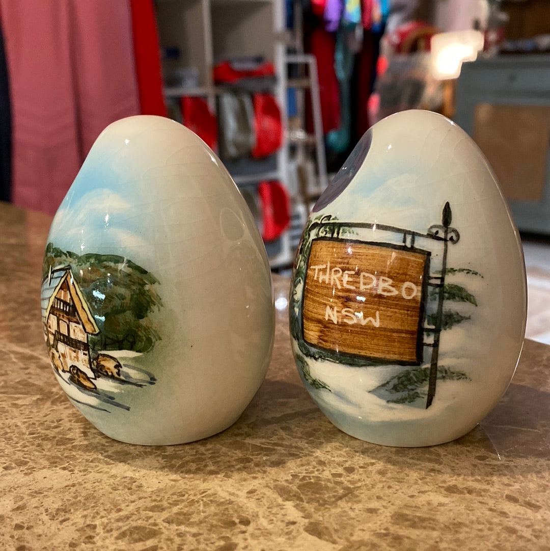 Vintage Studio Anna Thredbo Egg Shaped Salt & Pepper Shakers Silde view