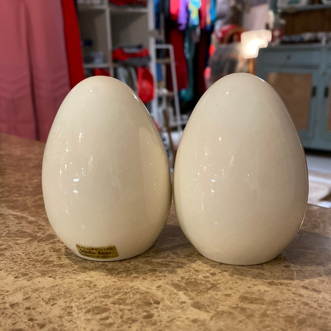 Vintage Studio Anna Thredbo Egg Shaped Salt & Pepper Shakers. Rear